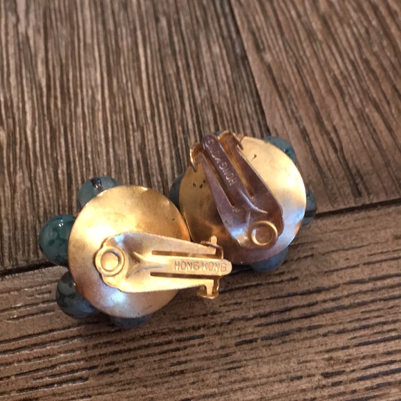 Vintage Beaded Clip Earrings Flower Shape - Picture 4 of 8